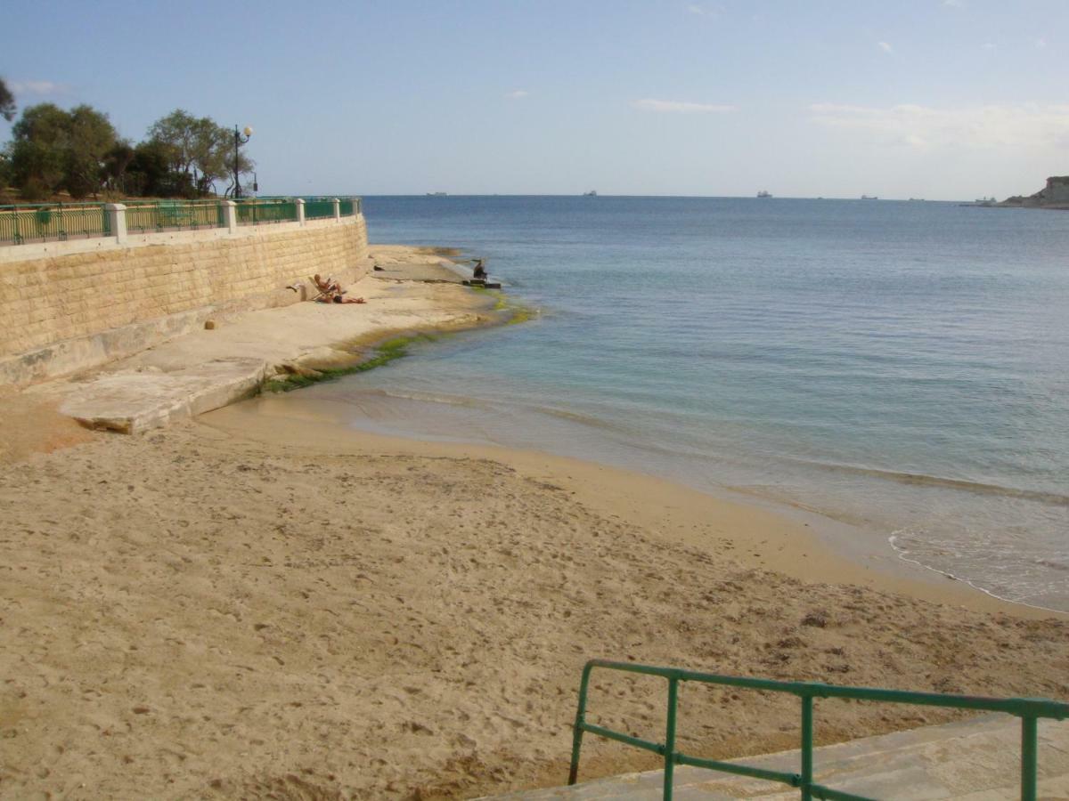 Sea Front Apartment Marsaskala Esterno foto